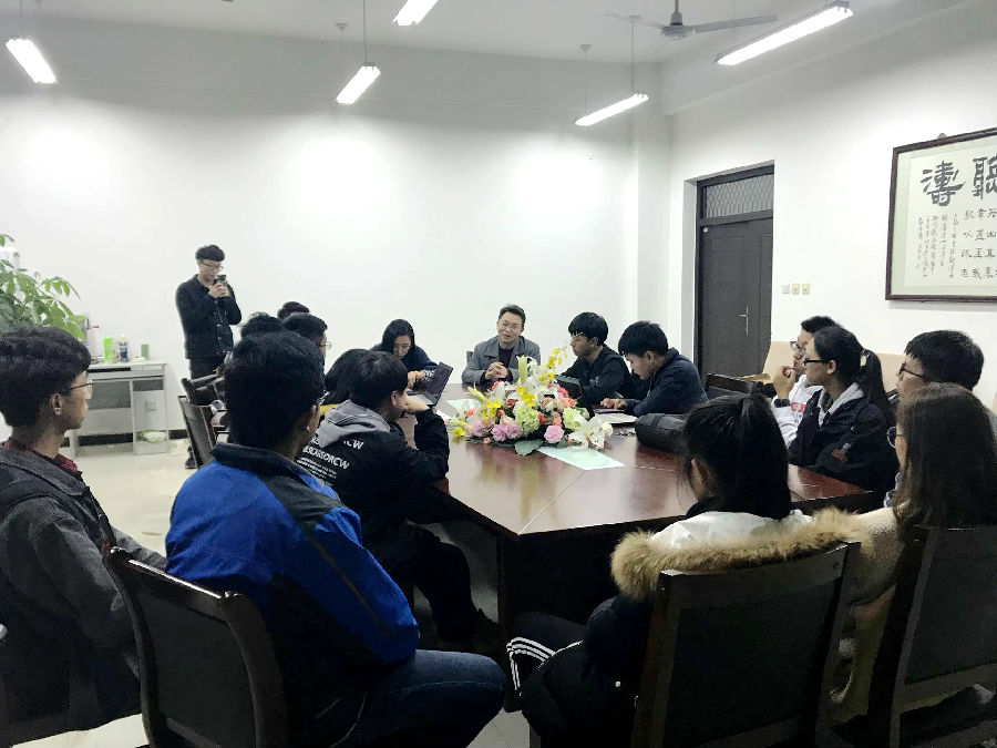 新媒体传播中心工作会议.jpg