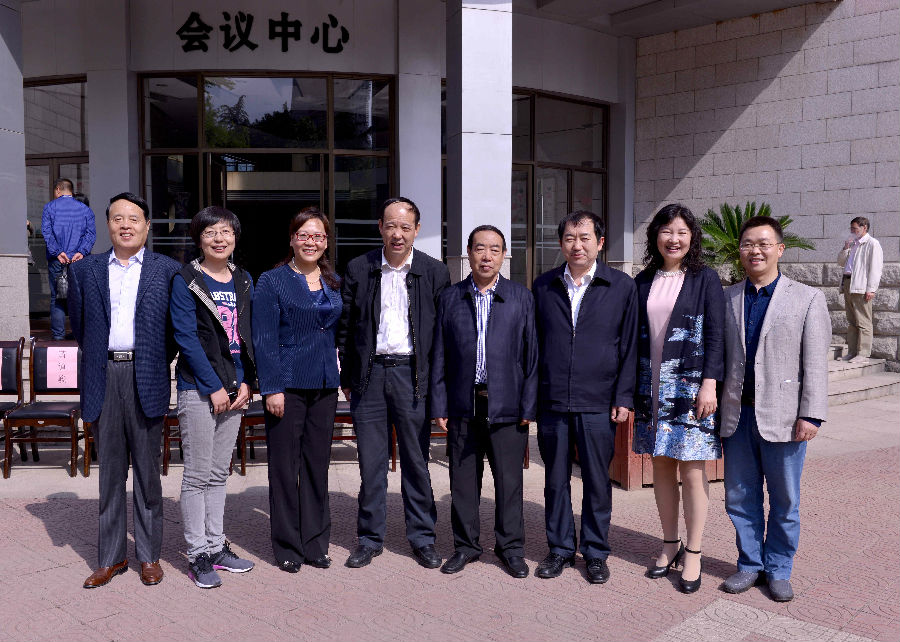 4赛云秀书记、李天太副董事长等与贾平凹先生合影.jpg