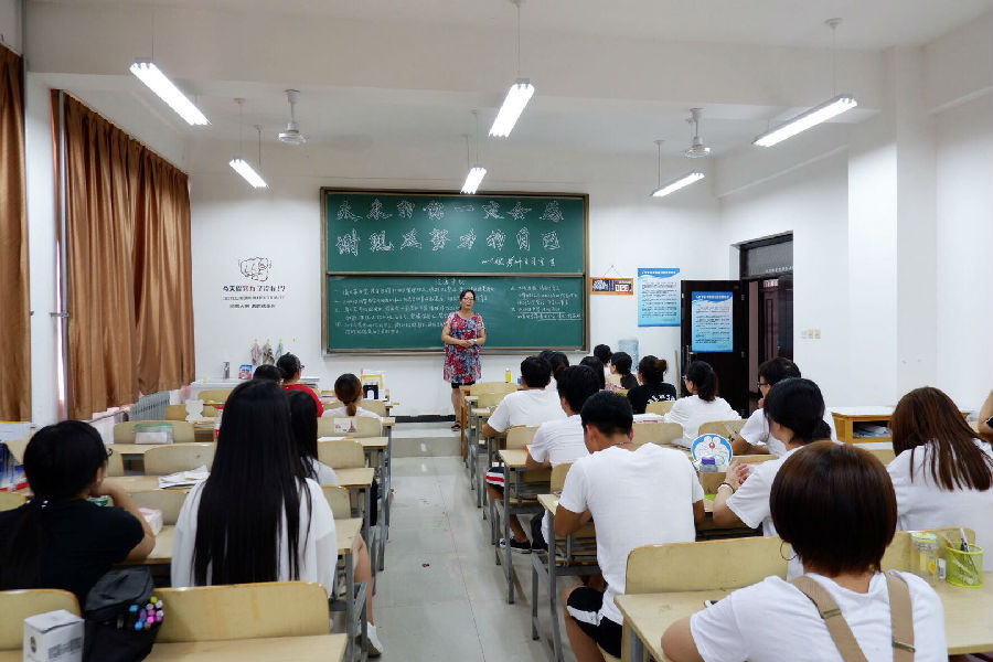 考研慰问合影1.jpg